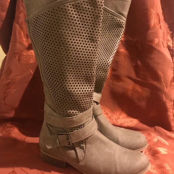Tan knee high boots - Picture 1 of 1
